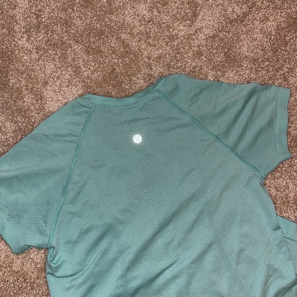Lululemon top! - Picture 3 of 3